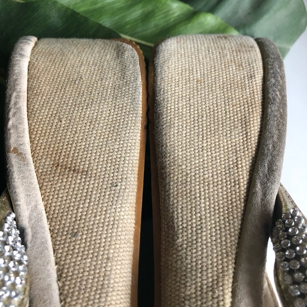 Volatile Wedge Split Toe Sandal - Picture 4 of 10